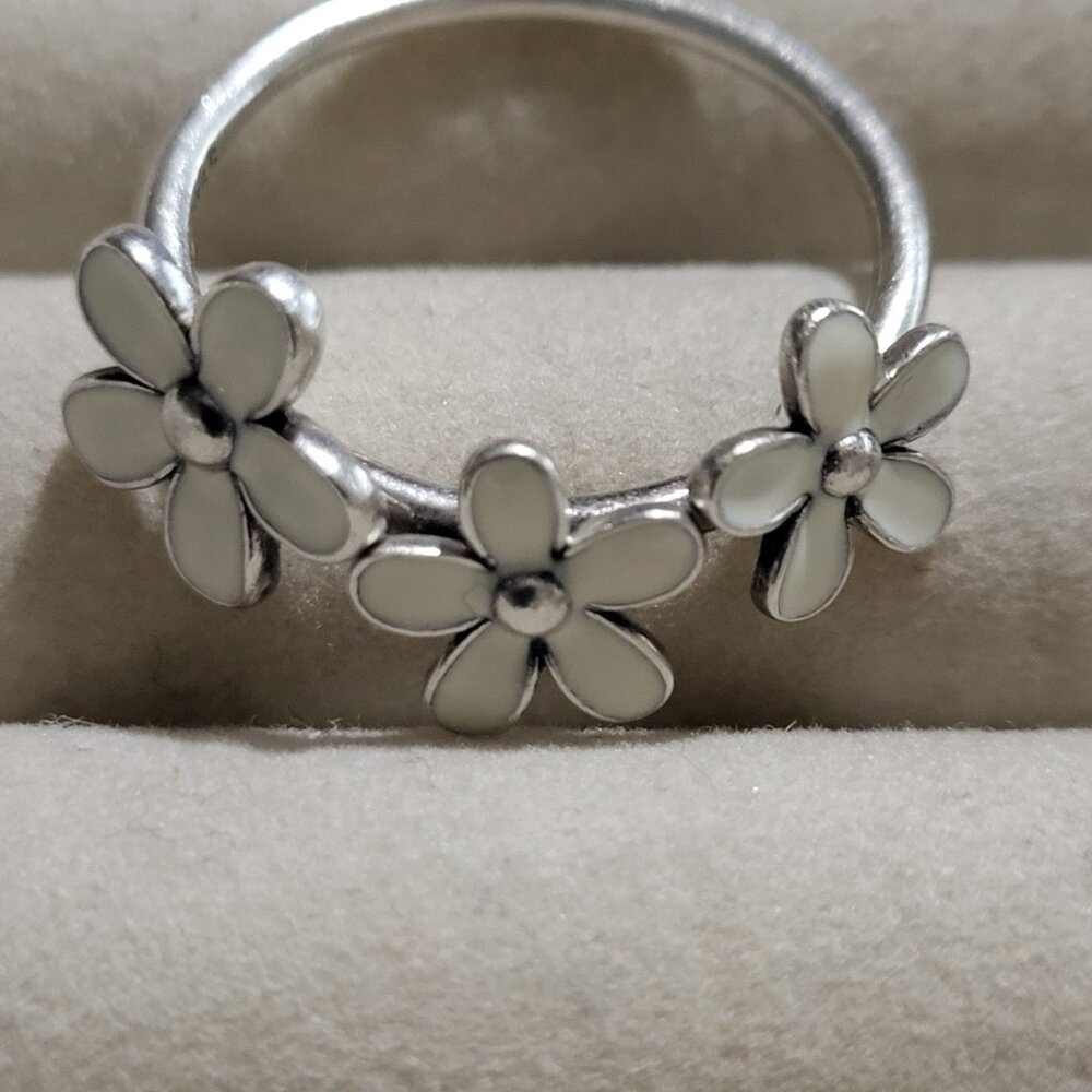 Pandora Darling Daisy Ring Retired !!!!!!
